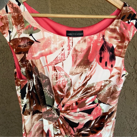 Tropical/Floral Wrap Style Dress ⭐️ Very Flattering Fit - Picture 2 of 9